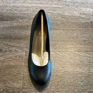 Clark Adriel Viola Shoes, Black, size 7.5. Brand new never worn before.